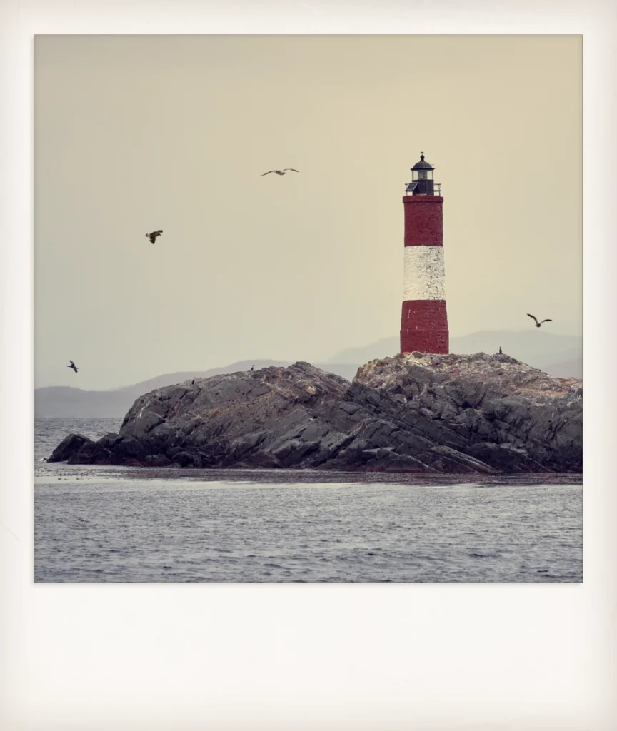 Polaroid Faro Les Eclaireurs Ushuaia Patagonia Argentina &bull; Maga de Santos ⍟ Nutrición